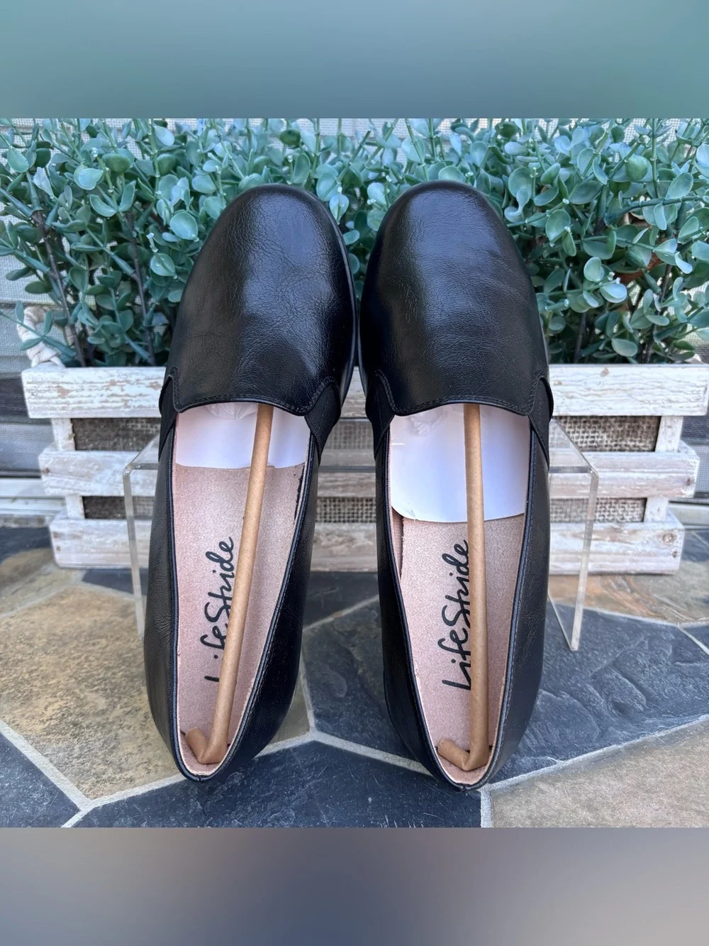 Lifestride Women's Isabelle Loafer Slip on Flat in Black